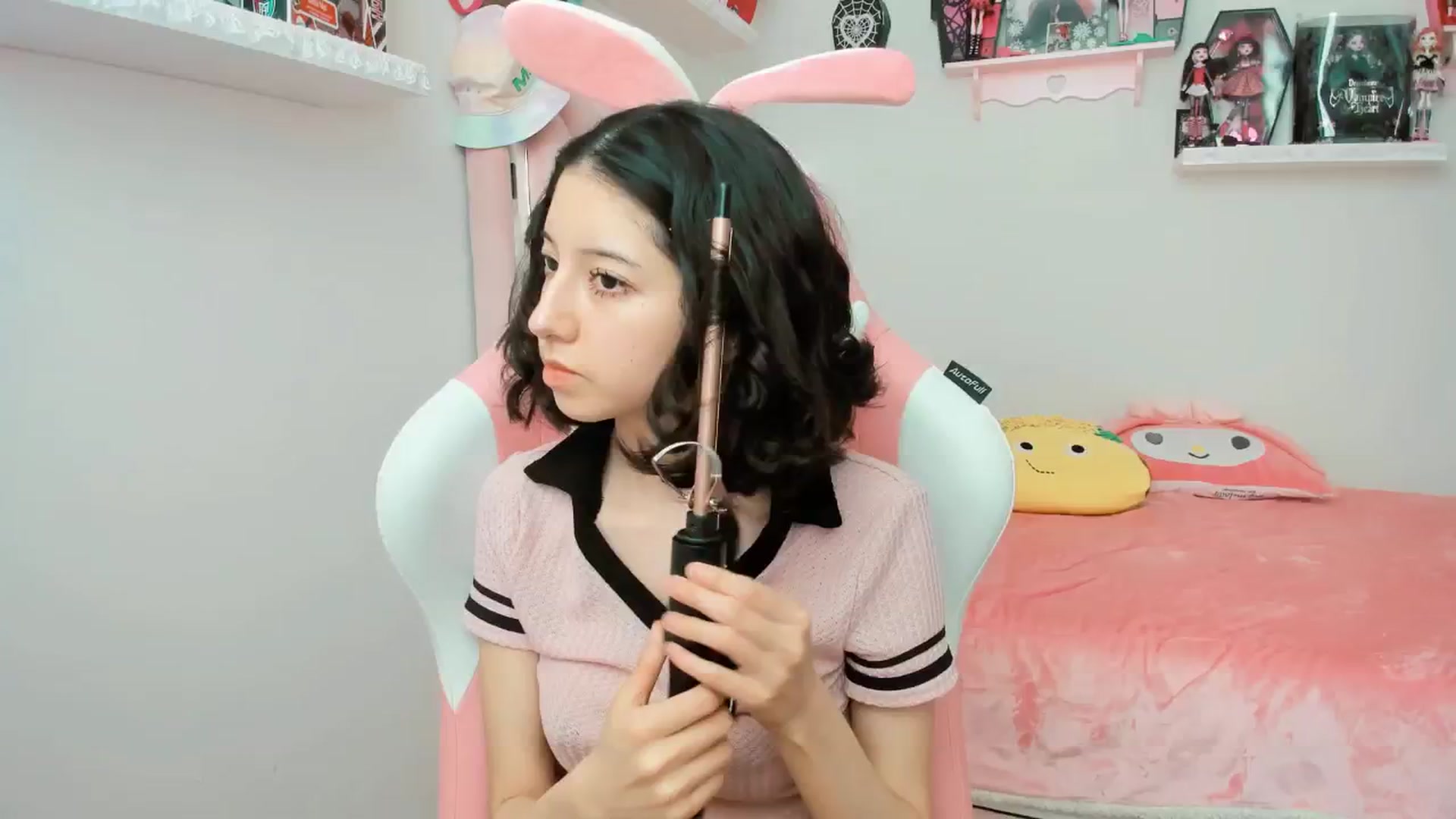 Gallery image thumbnail from Cherrycute666's myfreecams stream on, 02/07/2025, 22:53 image 6 of 20