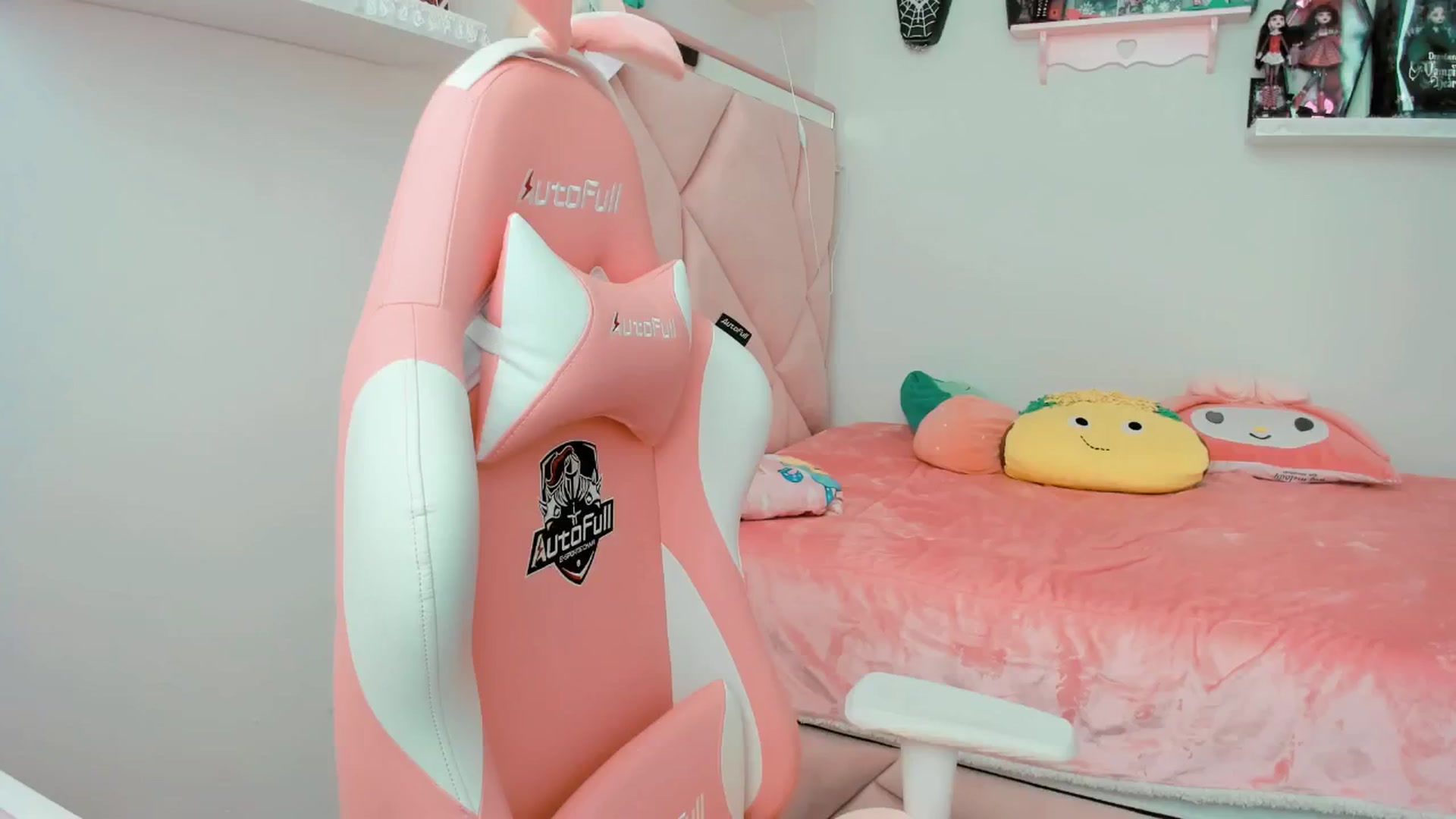 Gallery image thumbnail from Cherrycute666's myfreecams stream on, 02/07/2025, 22:53 image 9 of 20