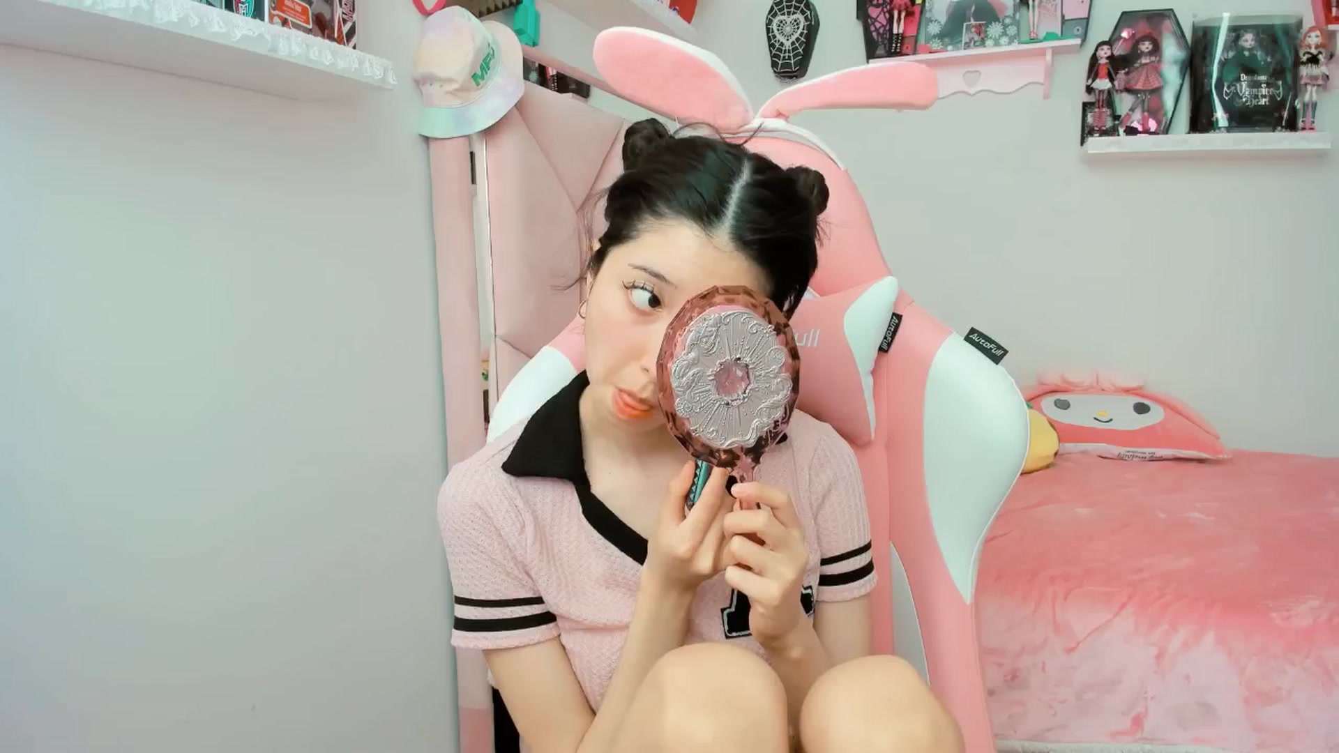Gallery image thumbnail from Cherrycute666's myfreecams stream on, 02/07/2025, 22:53 image 2 of 20