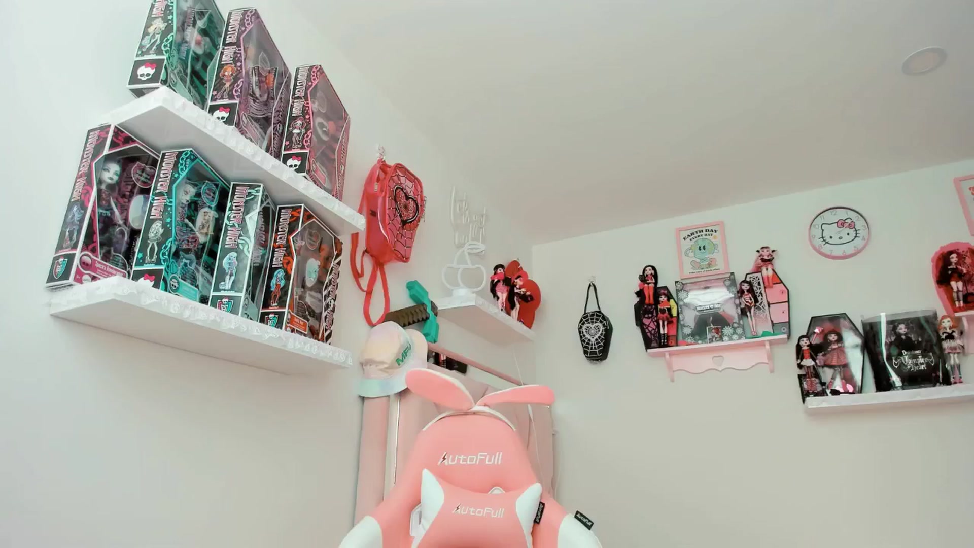Gallery image thumbnail from Cherrycute666's myfreecams stream on, 02/07/2025, 22:53 image 13 of 20