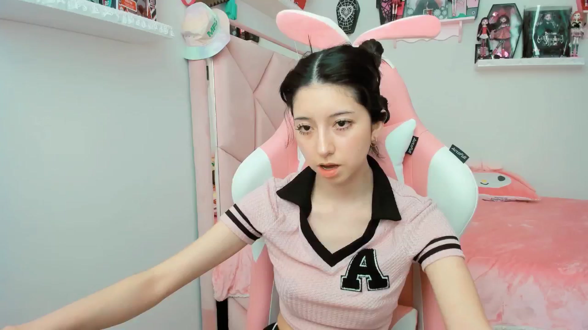 Gallery image thumbnail from Cherrycute666's myfreecams stream on, 02/07/2025, 22:53 image 4 of 20