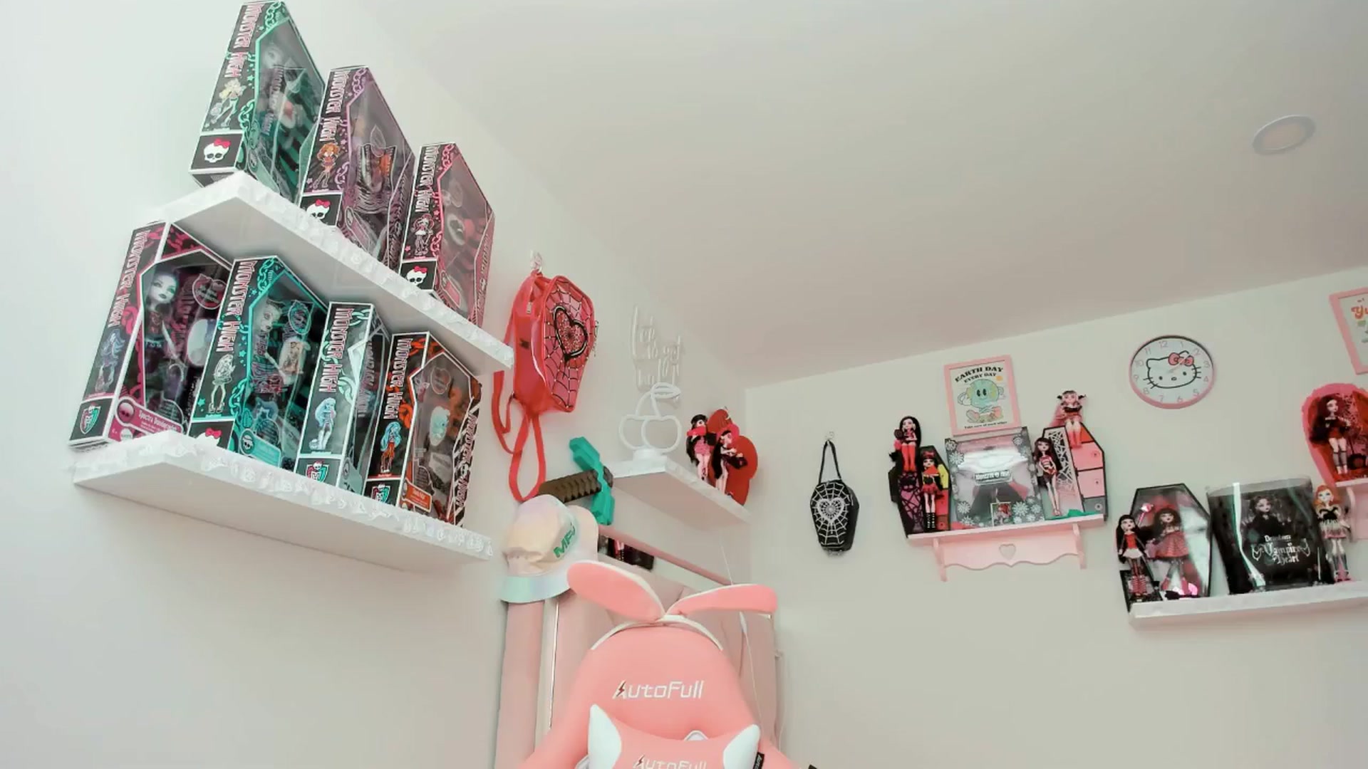 Gallery image thumbnail from Cherrycute666's myfreecams stream on, 02/07/2025, 22:53 image 12 of 20