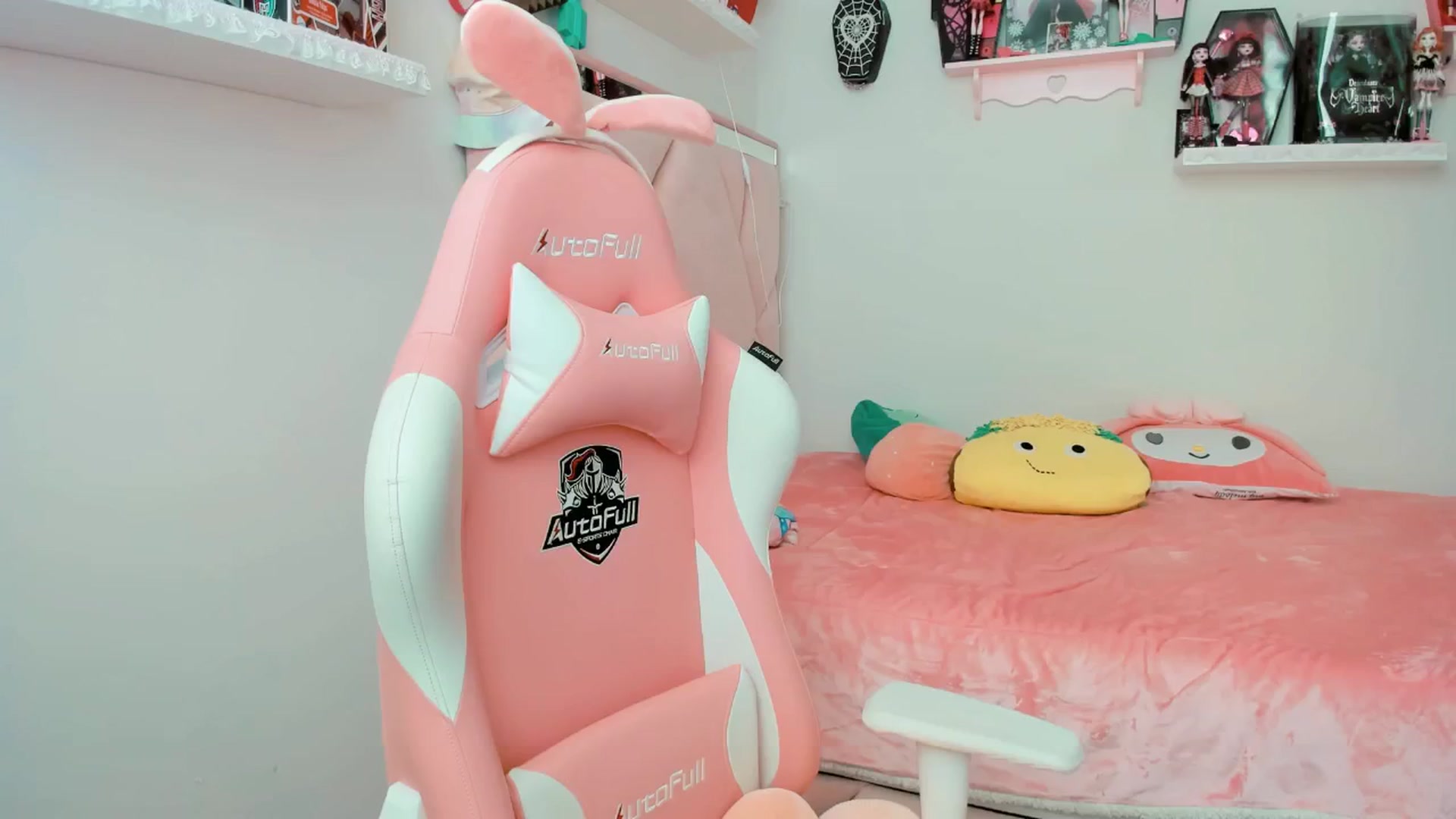 Gallery image thumbnail from Cherrycute666's myfreecams stream on, 02/07/2025, 22:53 image 5 of 20
