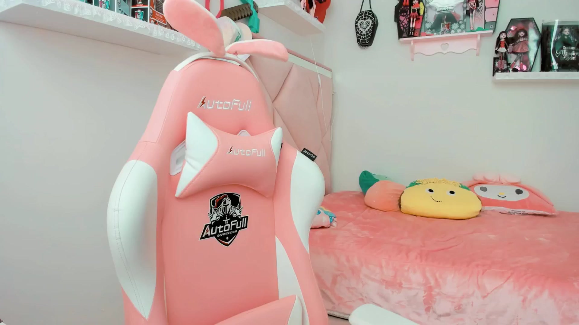 Gallery image thumbnail from Cherrycute666's myfreecams stream on, 02/07/2025, 22:53 image 14 of 20