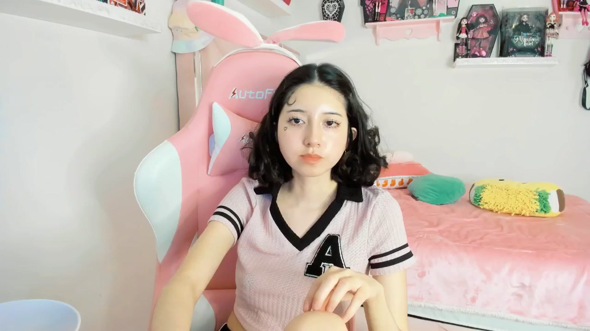 Gallery image thumbnail from Cherrycute666's myfreecams stream on, 02/08/2025, 02:36 image 16 of 20