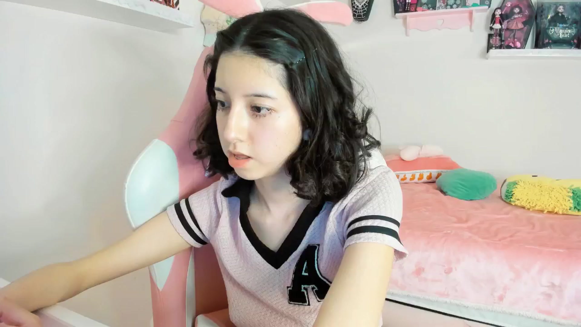 Gallery image thumbnail from Cherrycute666's myfreecams stream on, 02/08/2025, 02:36 image 3 of 20