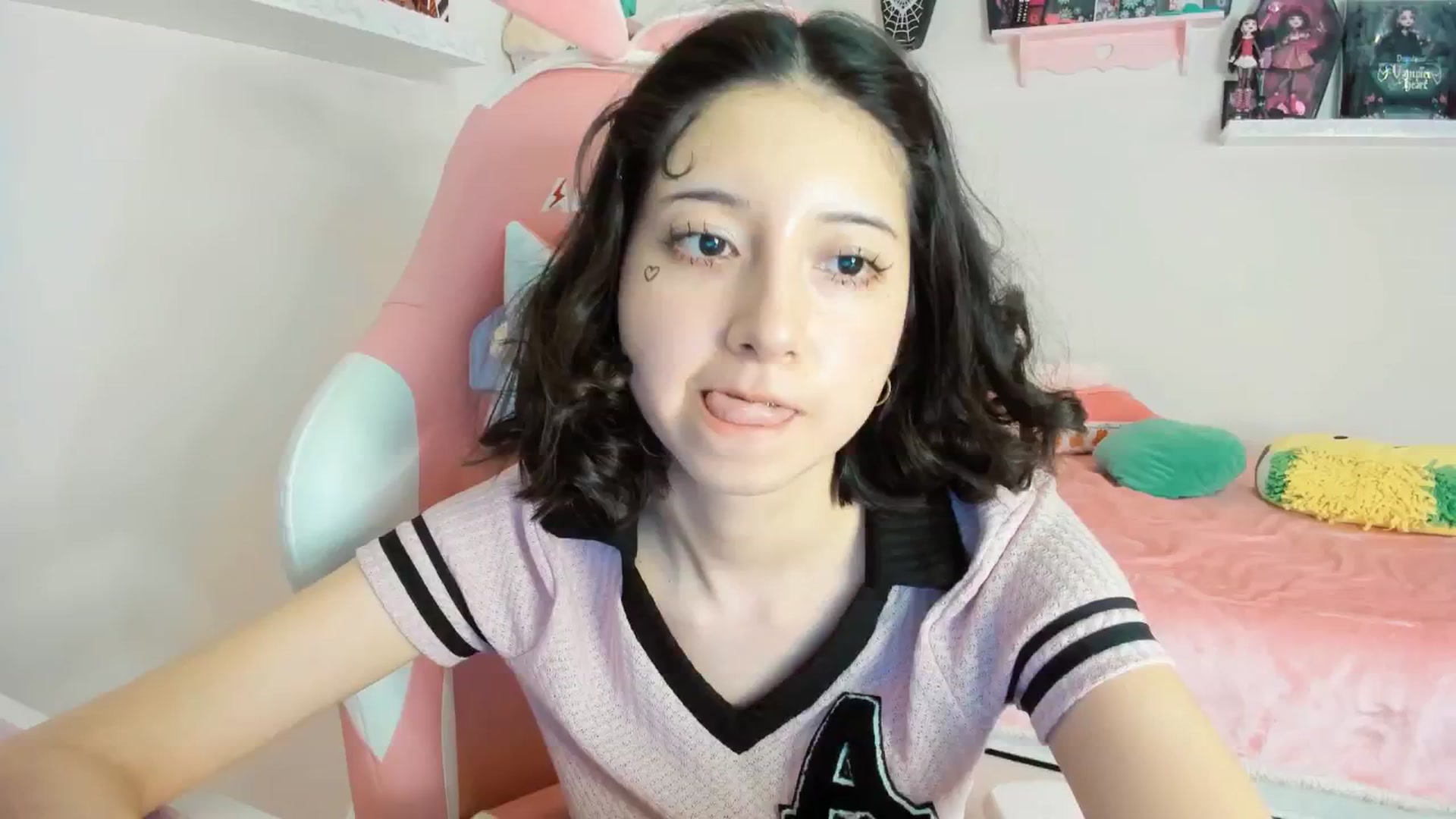 Gallery image thumbnail from Cherrycute666's myfreecams stream on, 02/08/2025, 02:36 image 2 of 20