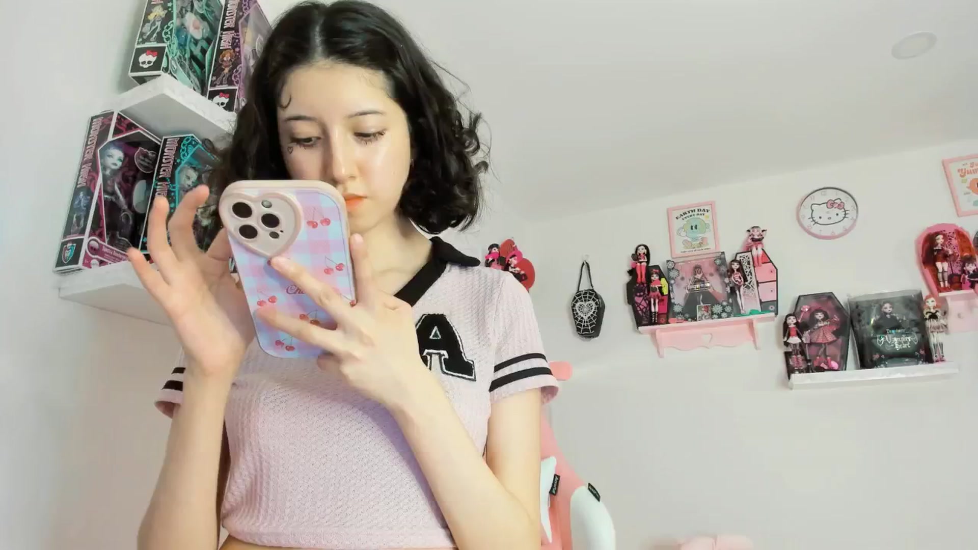 Gallery image thumbnail from Cherrycute666's myfreecams stream on, 02/08/2025, 02:36 image 10 of 20