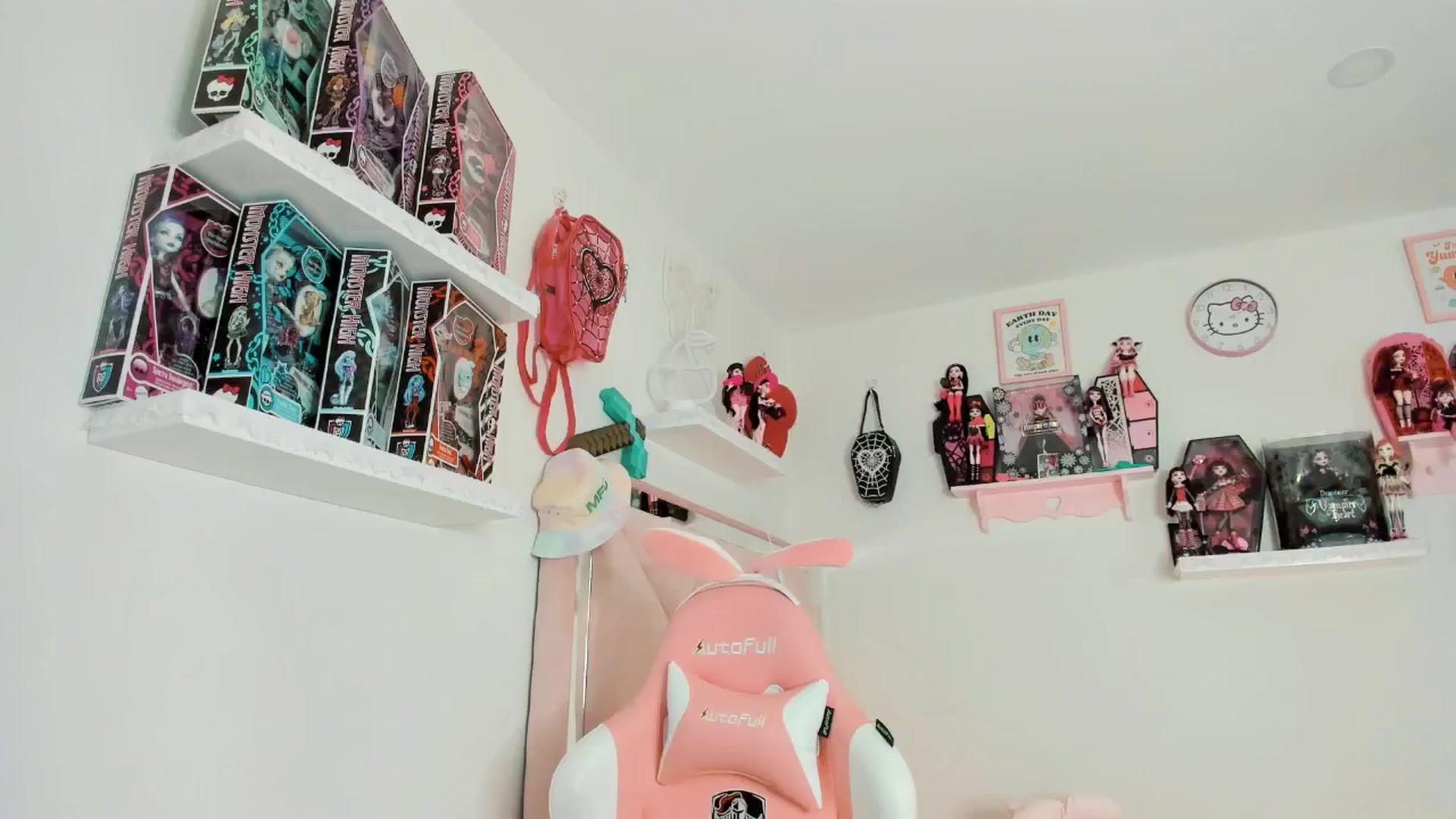 Gallery image thumbnail from Cherrycute666's myfreecams stream on, 02/08/2025, 02:36 image 11 of 20