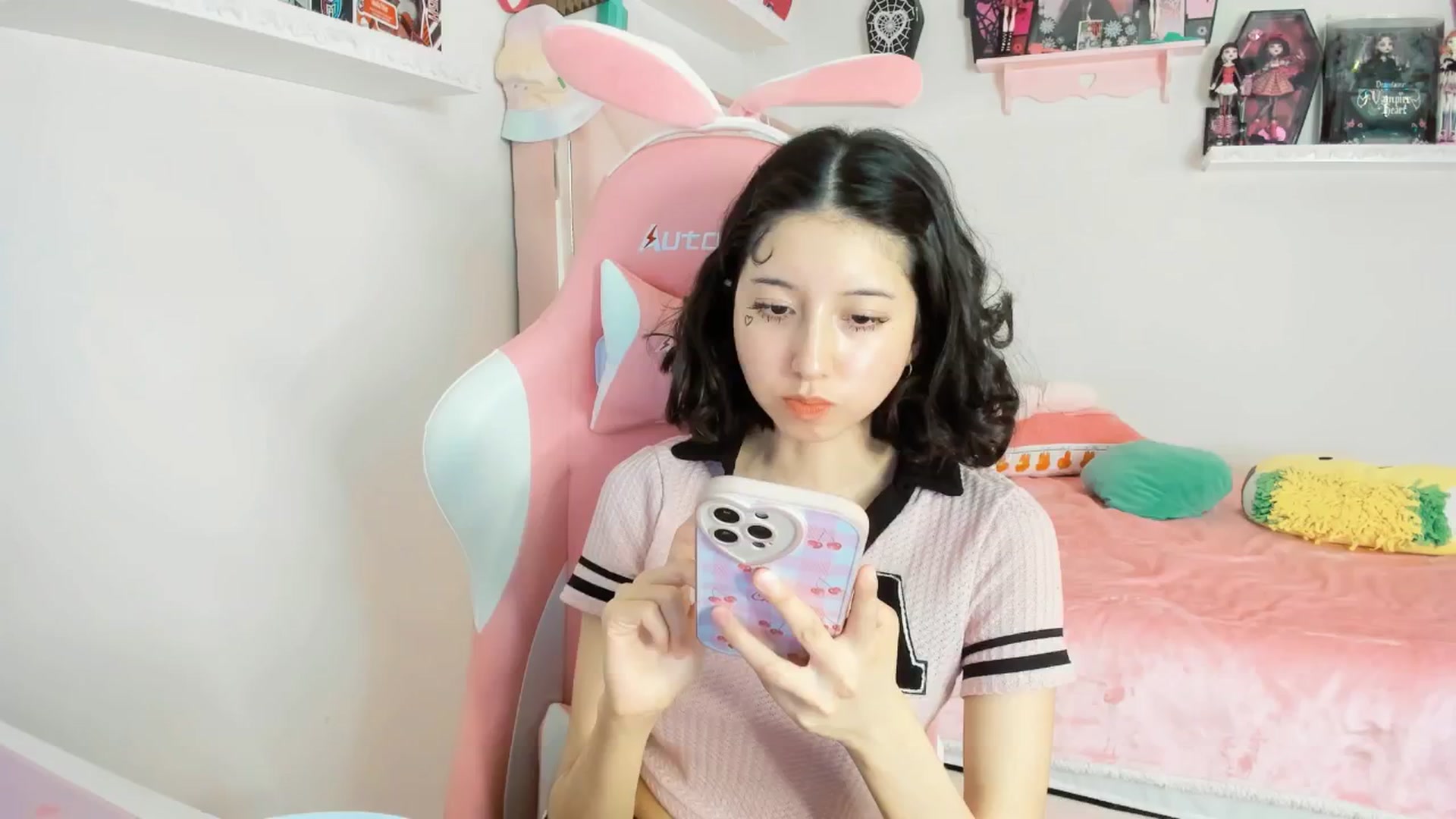 Gallery image thumbnail from Cherrycute666's myfreecams stream on, 02/08/2025, 02:36 image 14 of 20