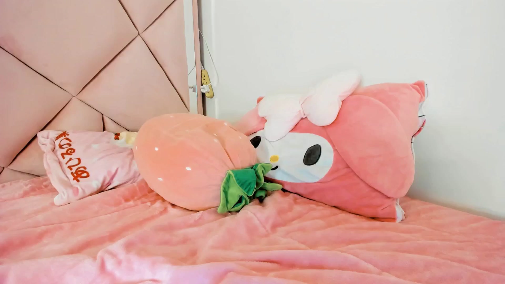 Gallery image thumbnail from Cherrycute666's myfreecams stream on, 02/08/2025, 10:21 image 18 of 20