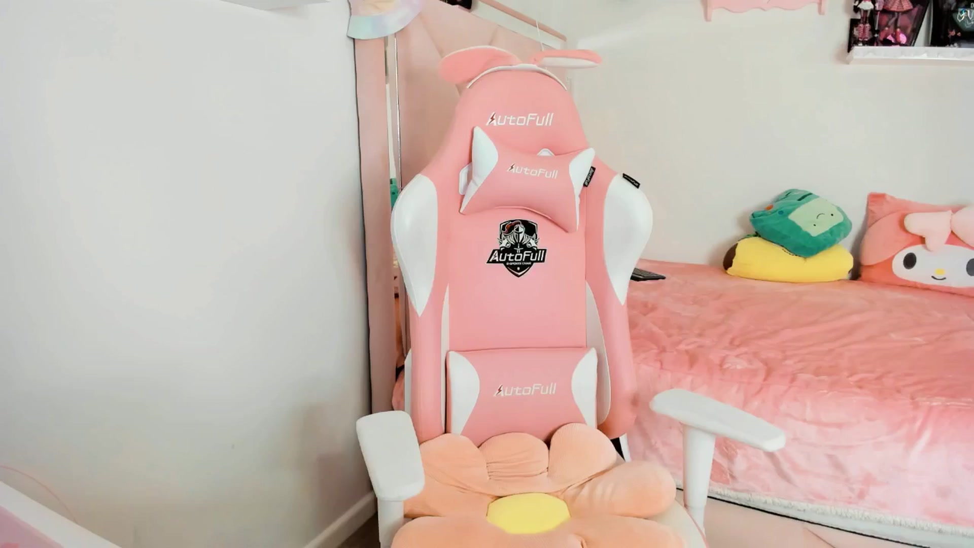 Gallery image thumbnail from Cherrycute666's myfreecams stream on, 02/08/2025, 10:21 image 2 of 20