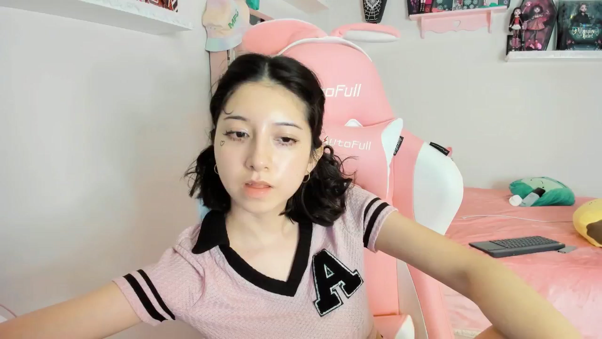 Gallery image thumbnail from Cherrycute666's myfreecams stream on, 02/08/2025, 10:21 image 20 of 20