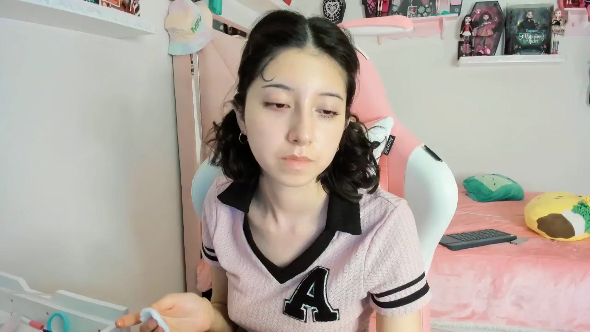 Gallery image thumbnail from Cherrycute666's myfreecams stream on, 02/08/2025, 11:17 image 2 of 20