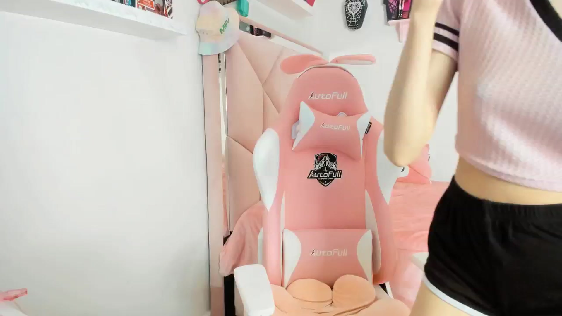Gallery image thumbnail from Cherrycute666's myfreecams stream on, 02/08/2025, 11:17 image 19 of 20