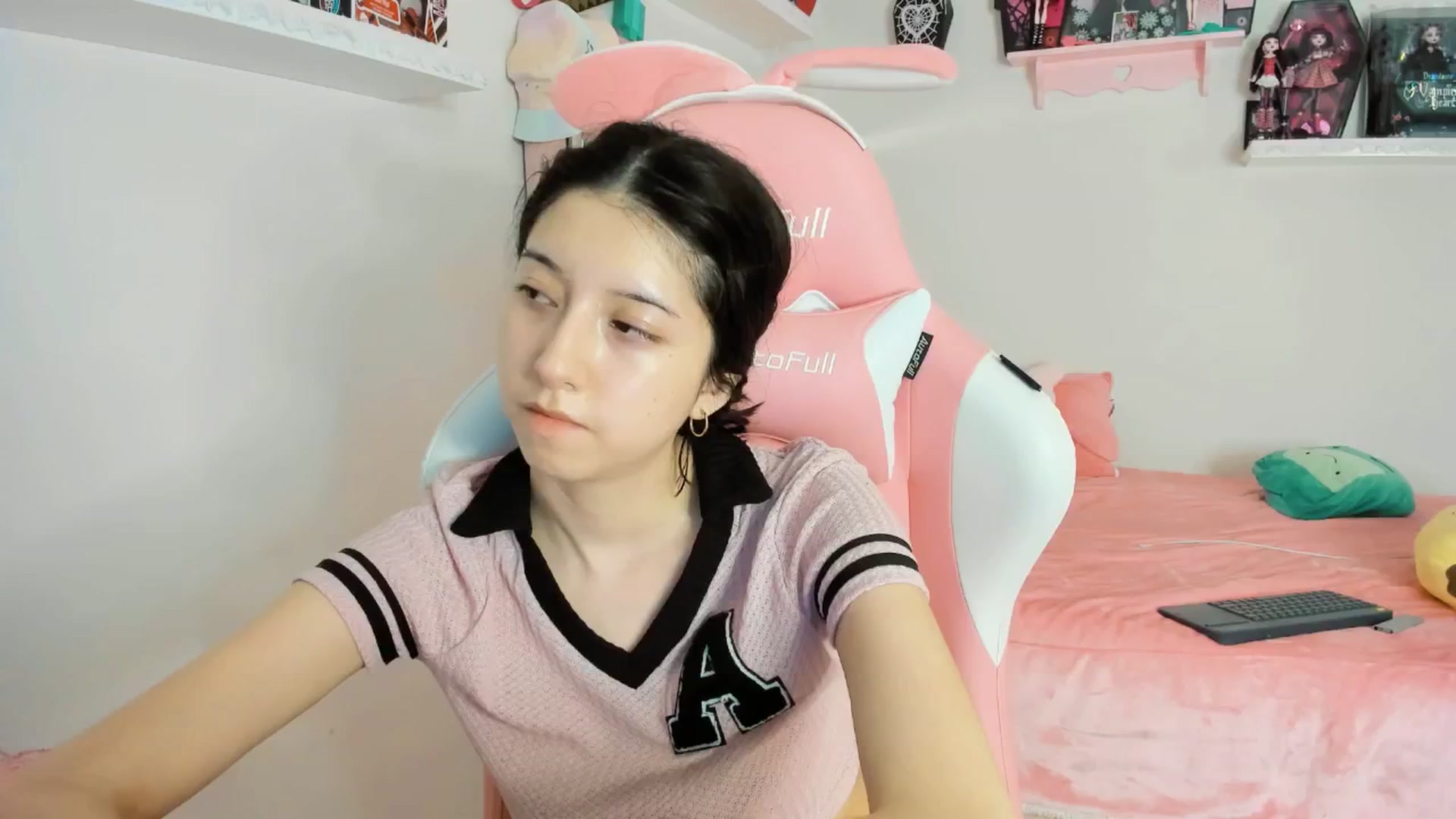 Gallery image thumbnail from Cherrycute666's myfreecams stream on, 02/08/2025, 11:17 image 14 of 20