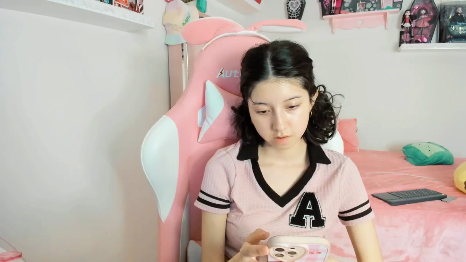 Gallery image thumbnail from Cherrycute666's myfreecams stream on, 02/08/2025, 11:17 image 9 of 20