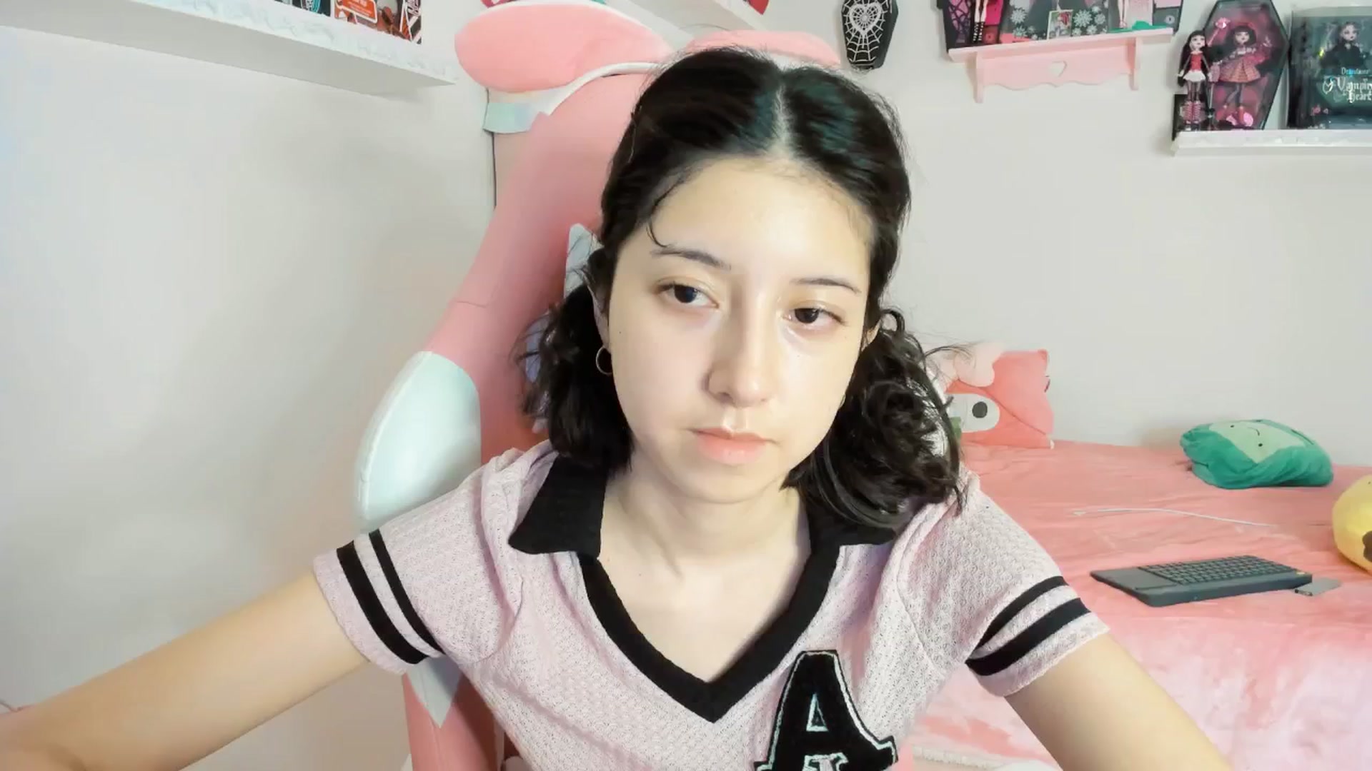 Gallery image thumbnail from Cherrycute666's myfreecams stream on, 02/08/2025, 11:17 image 13 of 20