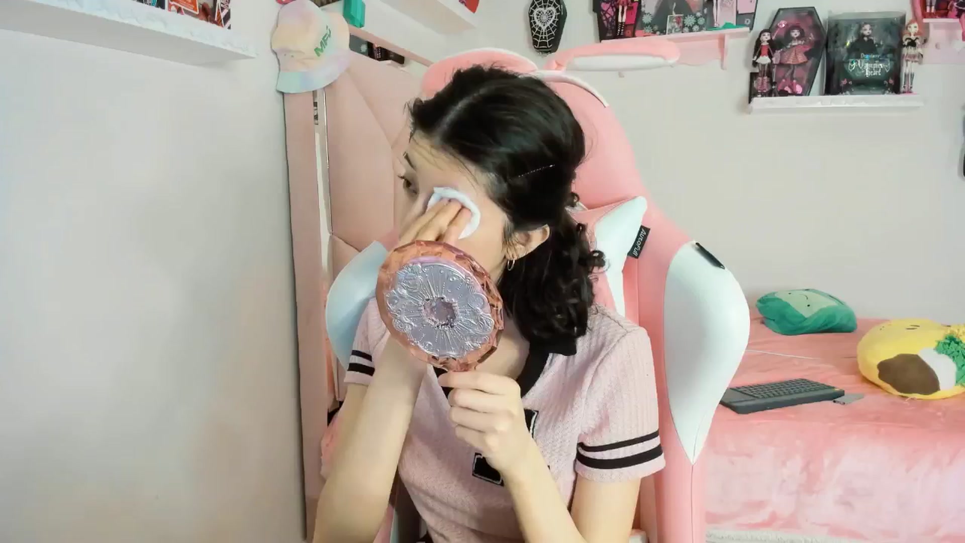 Gallery image thumbnail from Cherrycute666's myfreecams stream on, 02/08/2025, 11:17 image 5 of 20