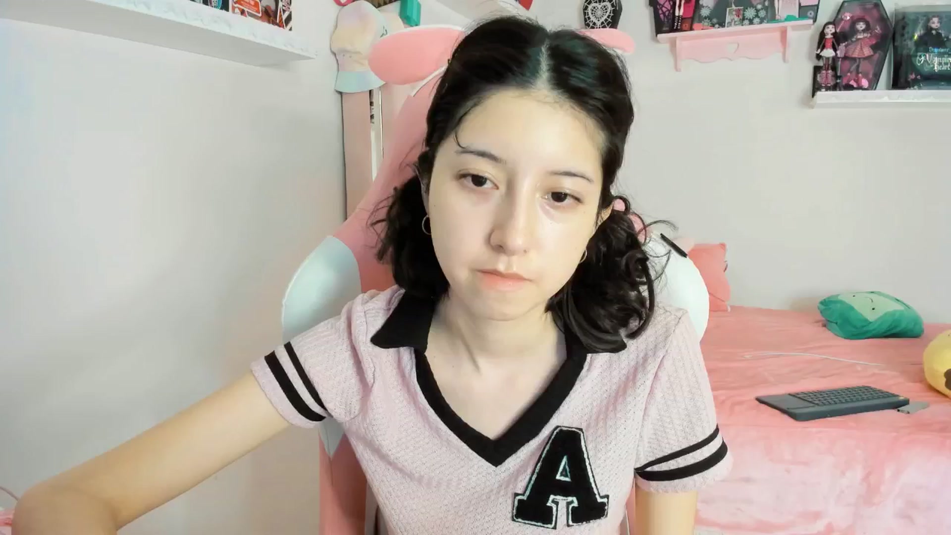 Gallery image thumbnail from Cherrycute666's myfreecams stream on, 02/08/2025, 11:17 image 10 of 20