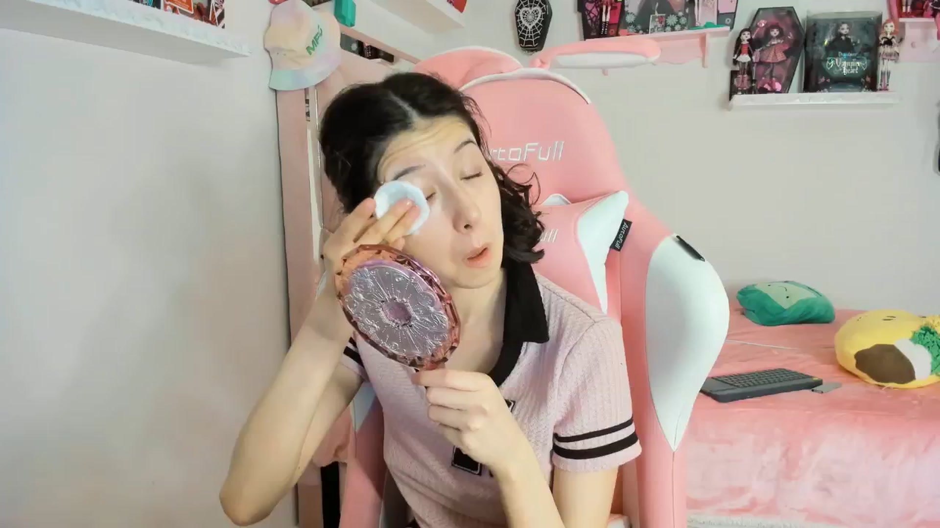 Gallery image thumbnail from Cherrycute666's myfreecams stream on, 02/08/2025, 11:17 image 4 of 20