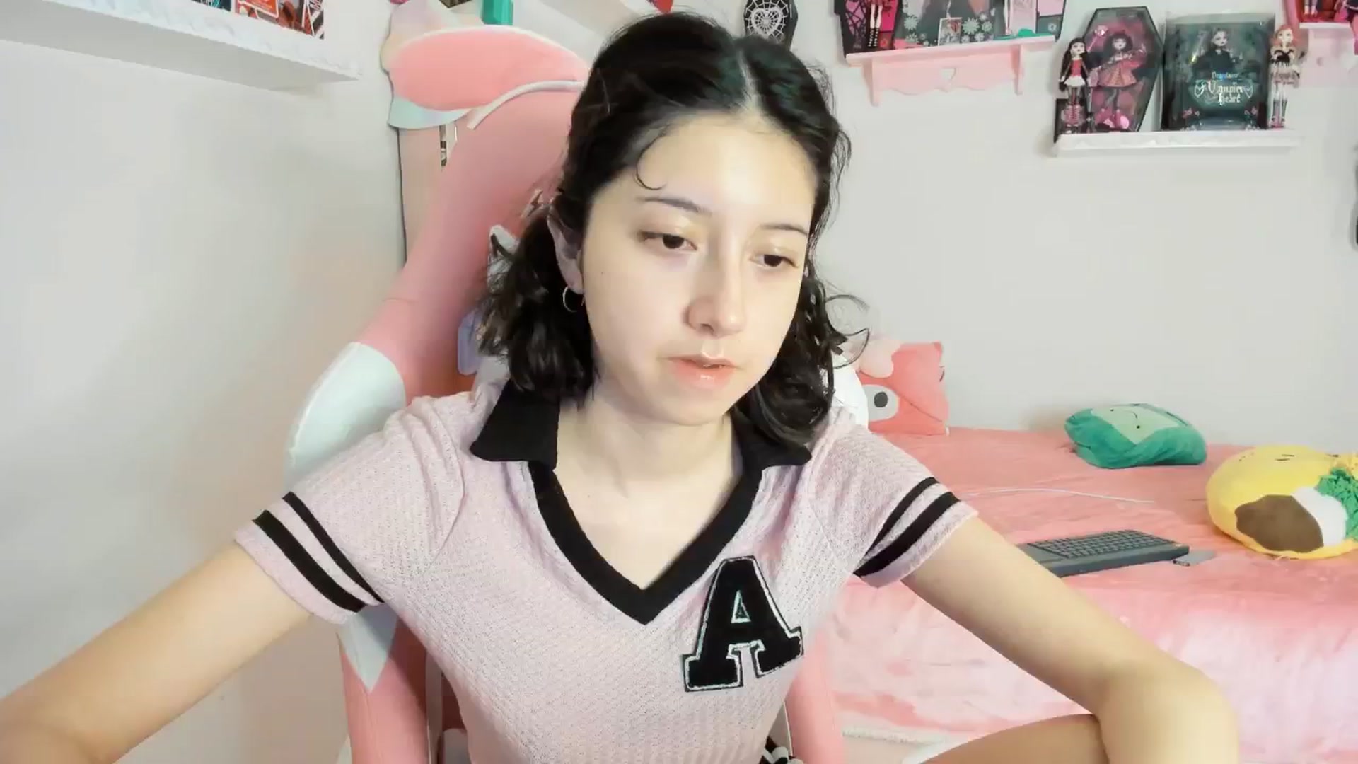 Gallery image thumbnail from Cherrycute666's myfreecams stream on, 02/08/2025, 11:17 image 7 of 20