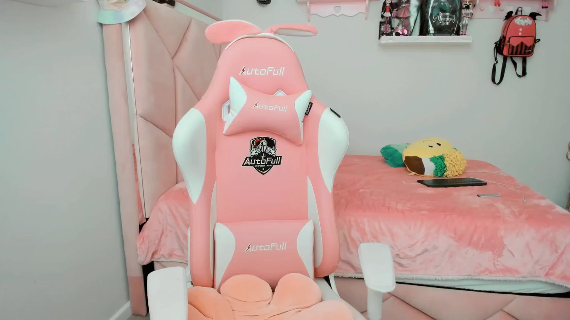 Gallery image thumbnail from Cherrycute666's myfreecams stream on, 02/08/2025, 23:17 image 12 of 20