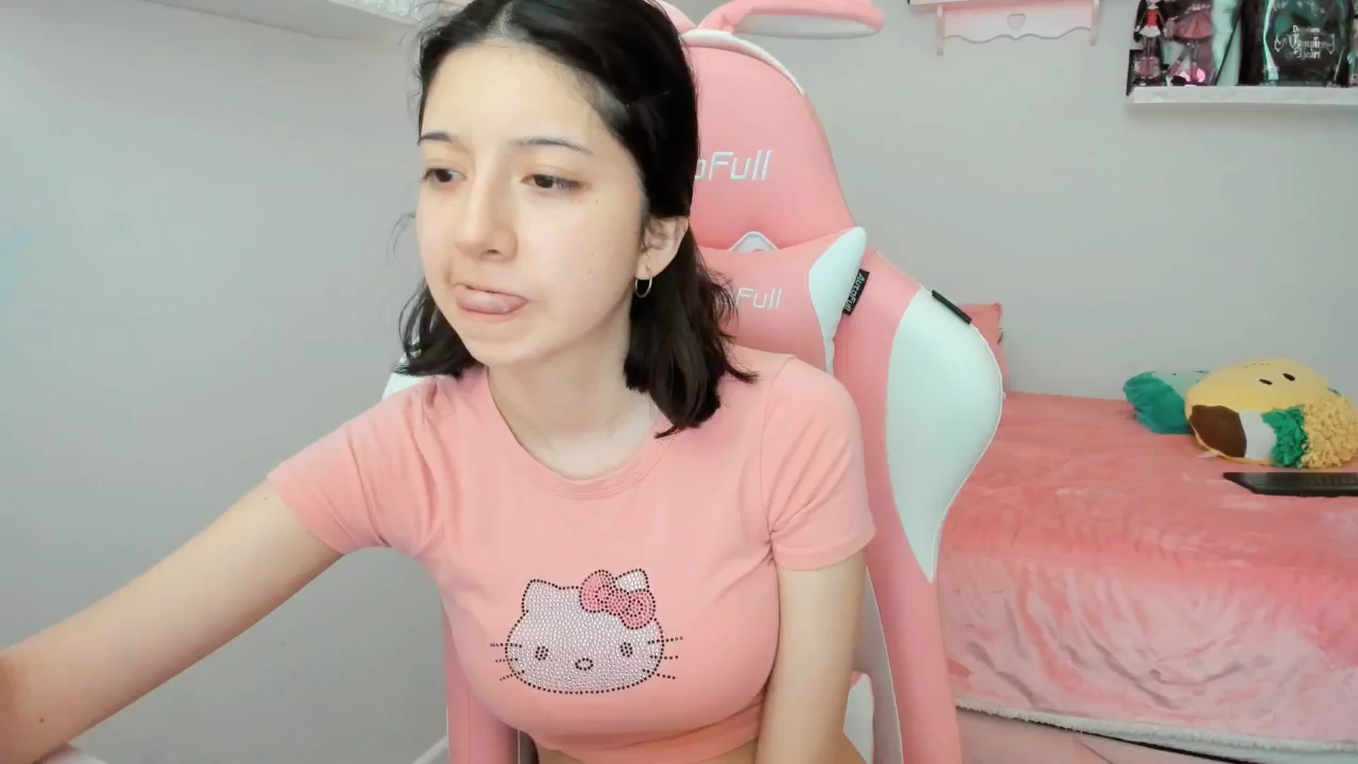 Gallery image thumbnail from Cherrycute666's myfreecams stream on, 02/09/2025, 24:02 image 3 of 20