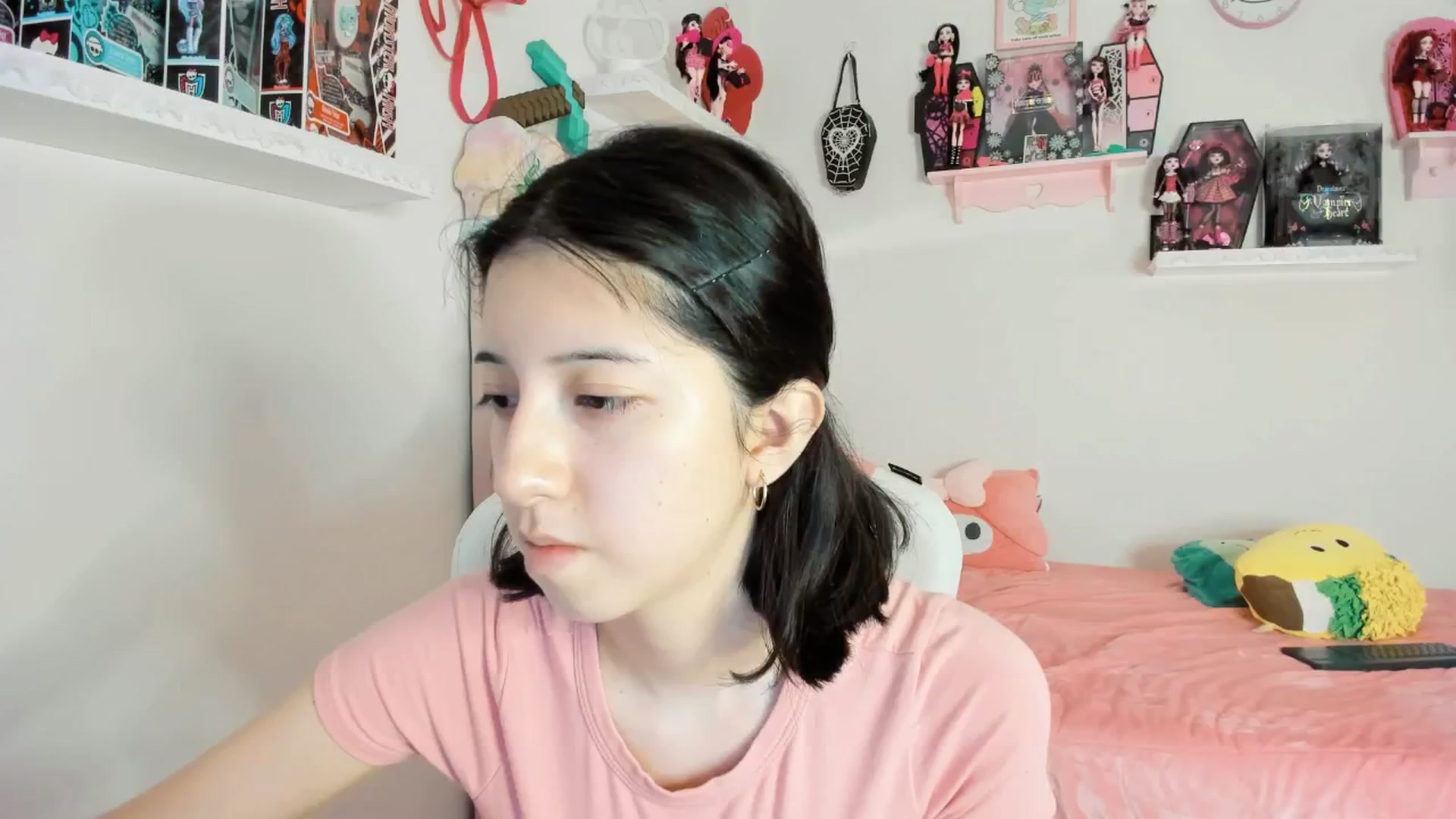 Gallery image thumbnail from Cherrycute666's myfreecams stream on, 02/09/2025, 24:02 image 16 of 20