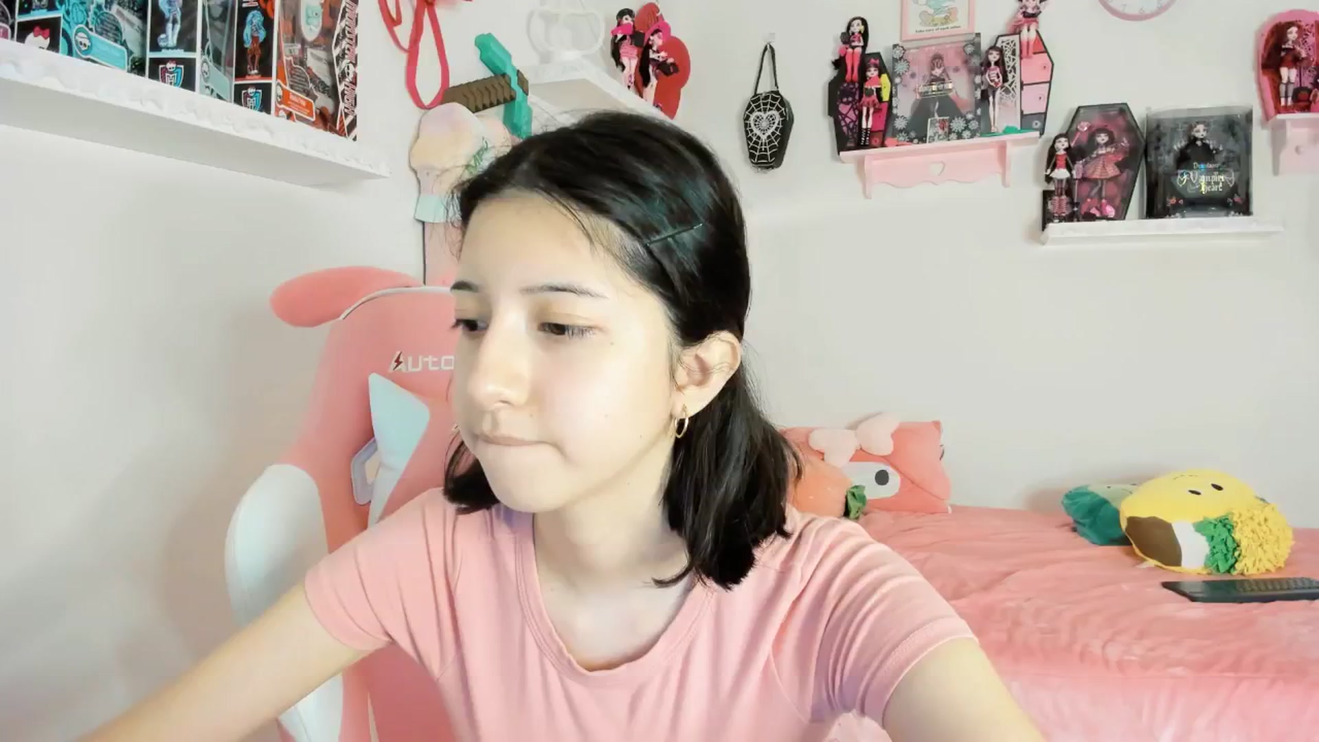 Gallery image thumbnail from Cherrycute666's myfreecams stream on, 02/09/2025, 24:02 image 15 of 20