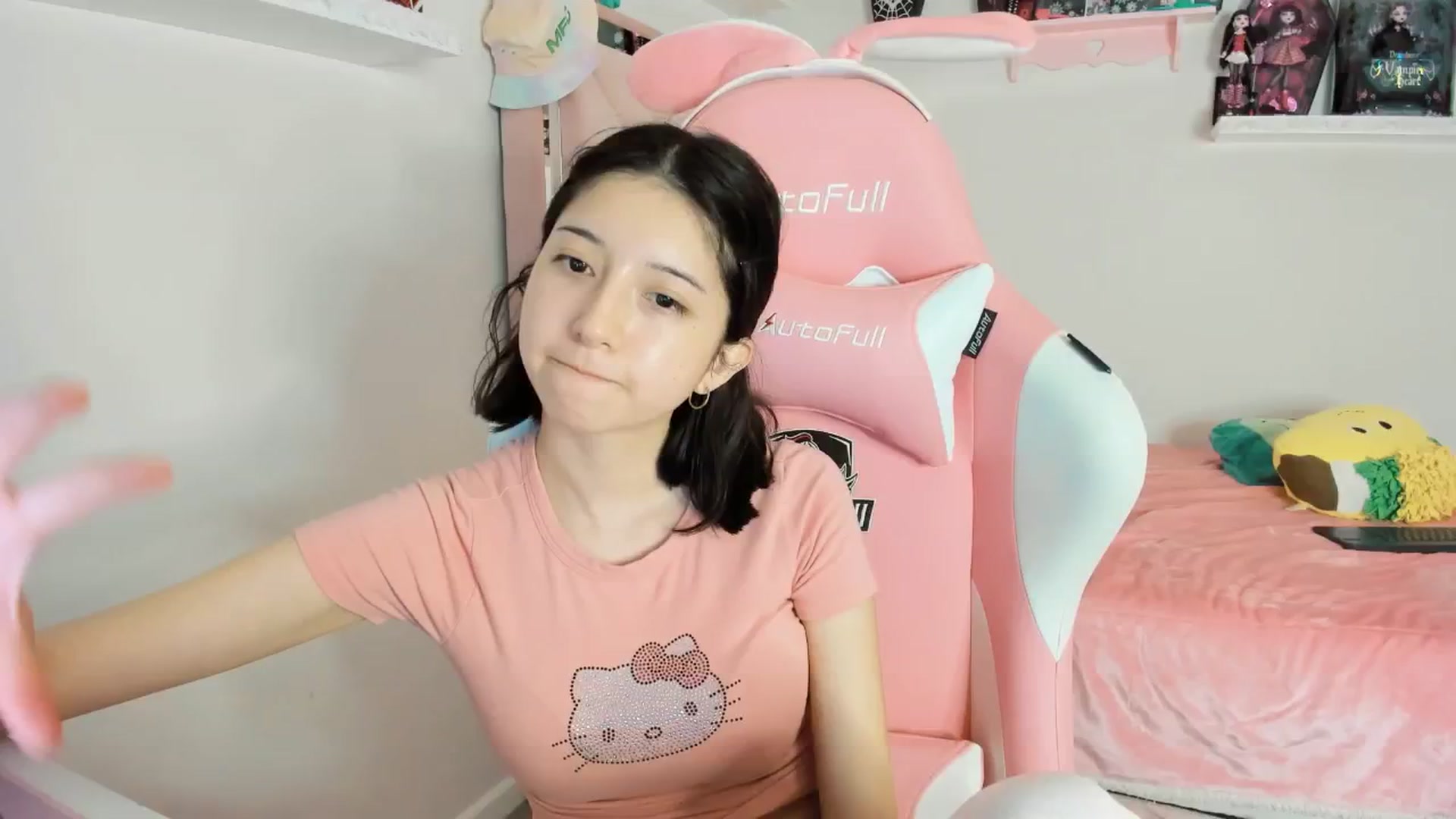 Gallery image thumbnail from Cherrycute666's myfreecams stream on, 02/09/2025, 24:02 image 19 of 20