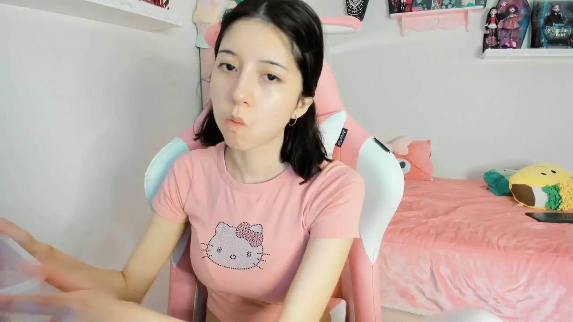 Gallery image thumbnail from Cherrycute666's myfreecams stream on, 02/09/2025, 24:02 image 7 of 20