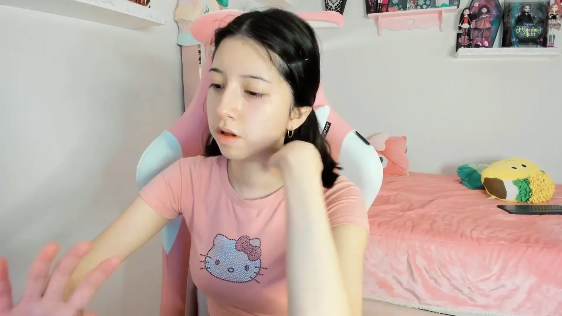Gallery image thumbnail from Cherrycute666's myfreecams stream on, 02/09/2025, 24:02 image 8 of 20