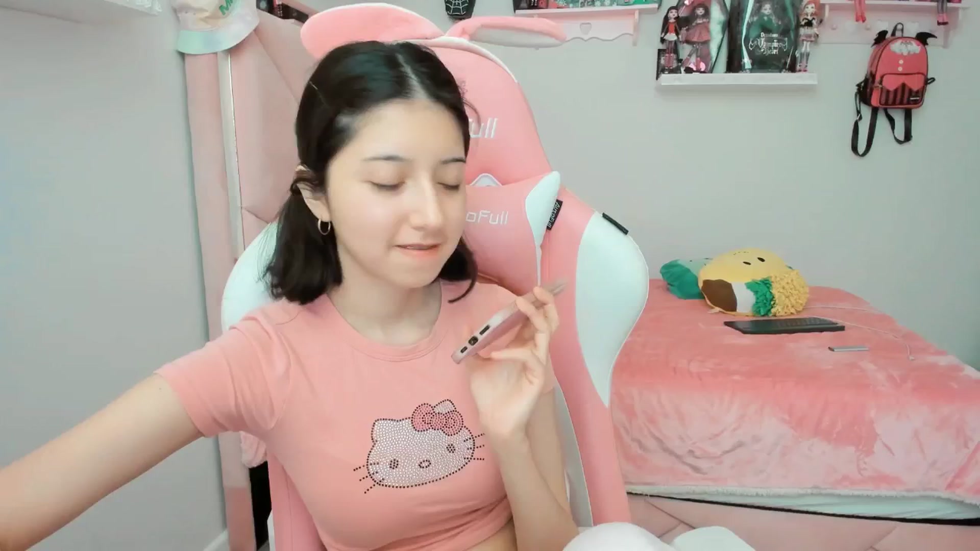 Gallery image thumbnail from Cherrycute666's myfreecams stream on, 02/09/2025, 24:02 image 1 of 20