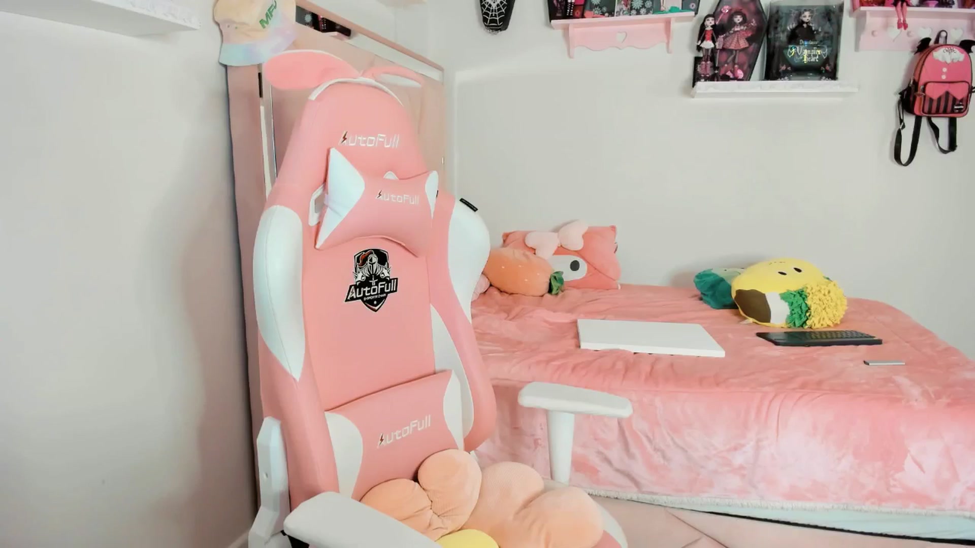 Gallery image thumbnail from Cherrycute666's myfreecams stream on, 02/09/2025, 24:02 image 20 of 20