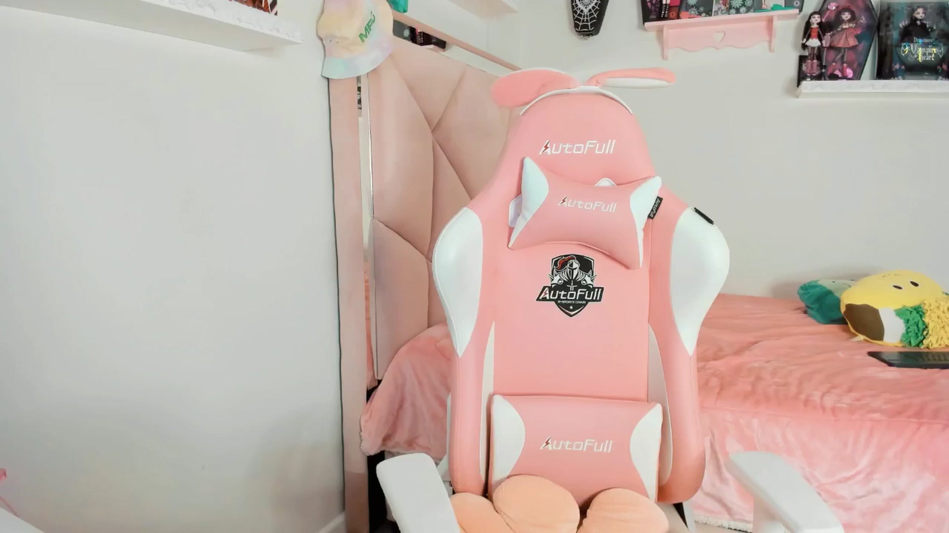 Gallery image thumbnail from Cherrycute666's myfreecams stream on, 02/09/2025, 24:02 image 9 of 20