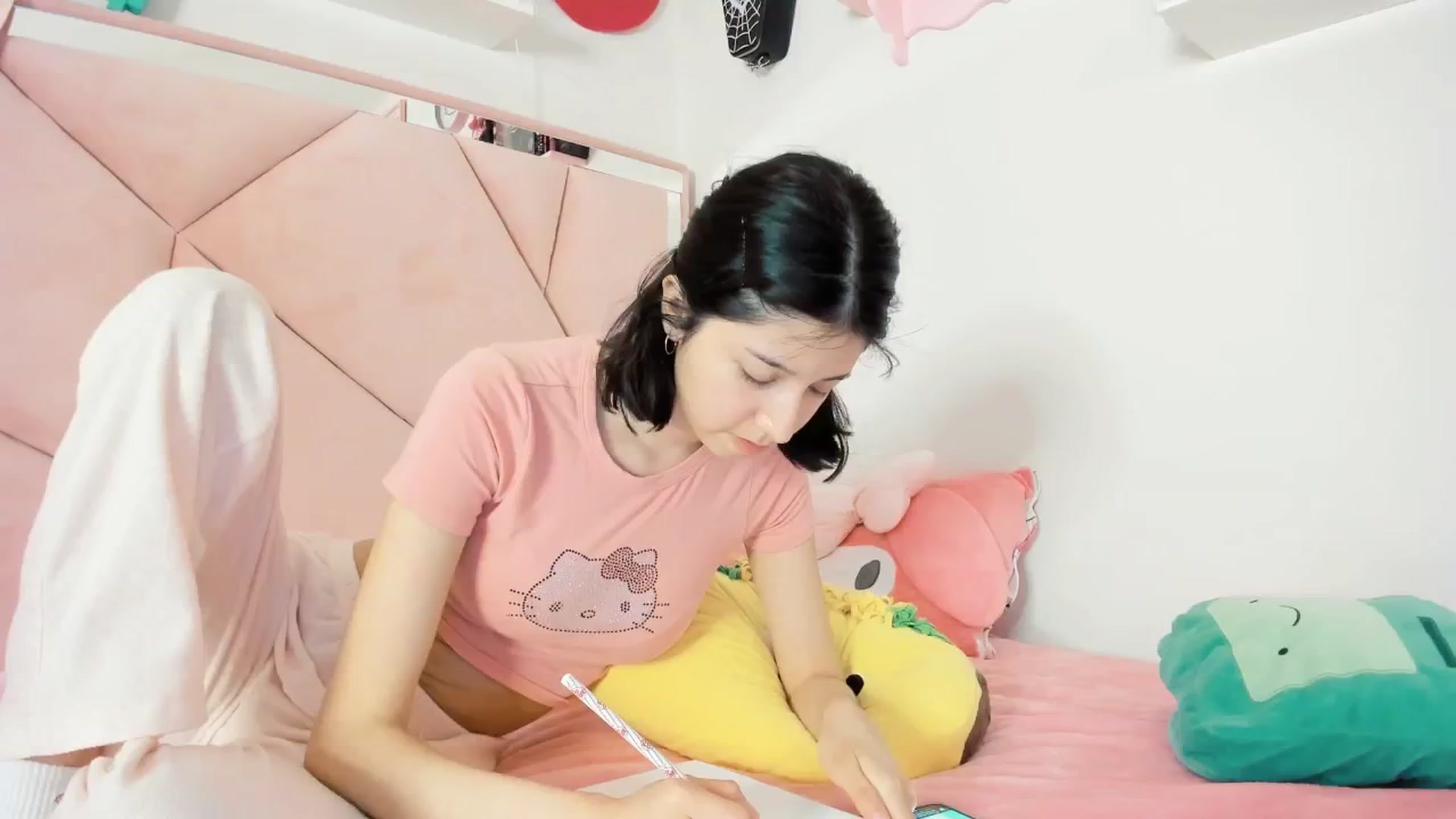 Gallery image thumbnail from Cherrycute666's myfreecams stream on, 02/09/2025, 08:30 image 1 of 20
