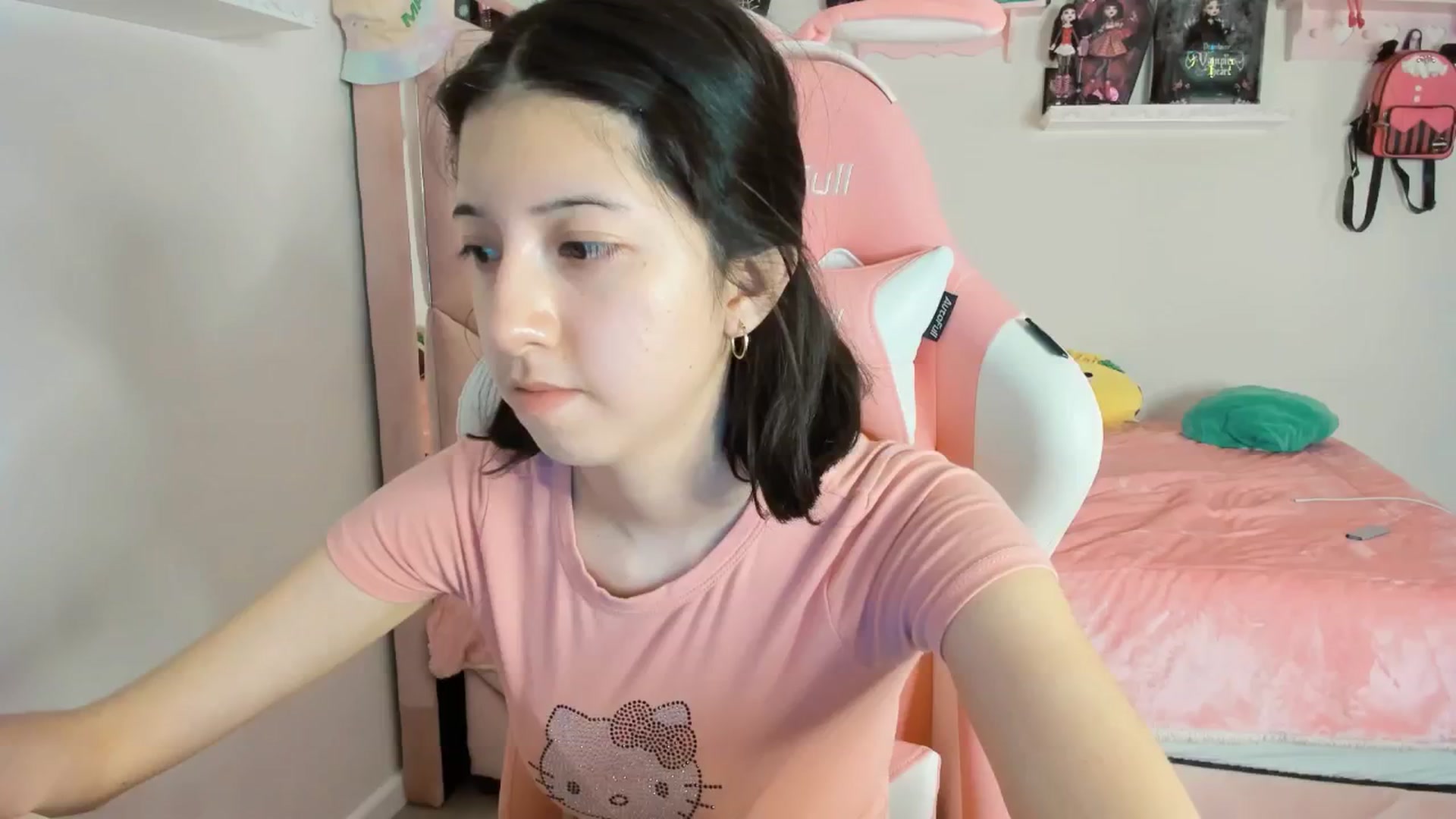 Gallery image thumbnail from Cherrycute666's myfreecams stream on, 02/09/2025, 08:30 image 17 of 20