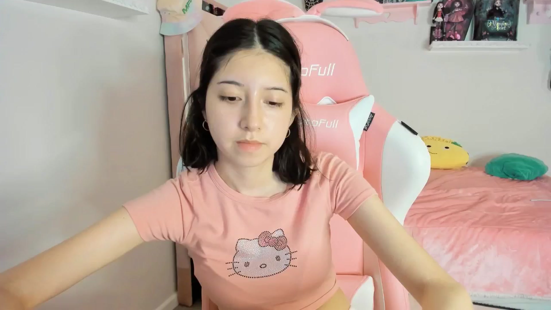 Gallery image thumbnail from Cherrycute666's myfreecams stream on, 02/09/2025, 08:30 image 19 of 20
