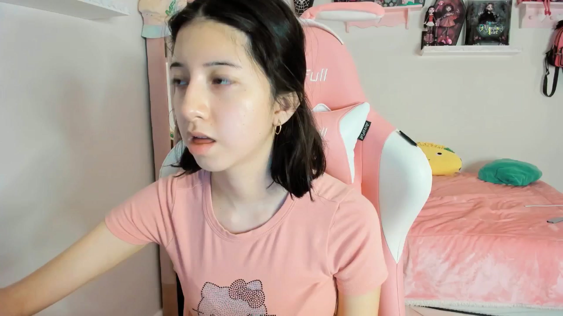 Gallery image thumbnail from Cherrycute666's myfreecams stream on, 02/09/2025, 08:30 image 16 of 20