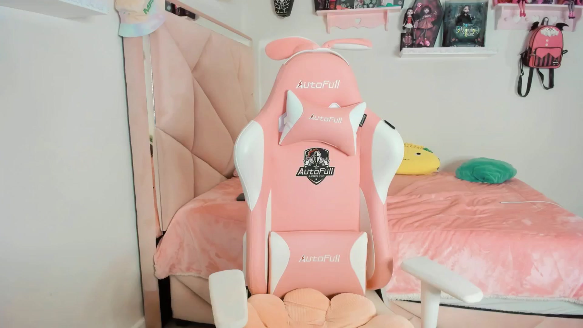 Gallery image thumbnail from Cherrycute666's myfreecams stream on, 02/09/2025, 08:30 image 18 of 20