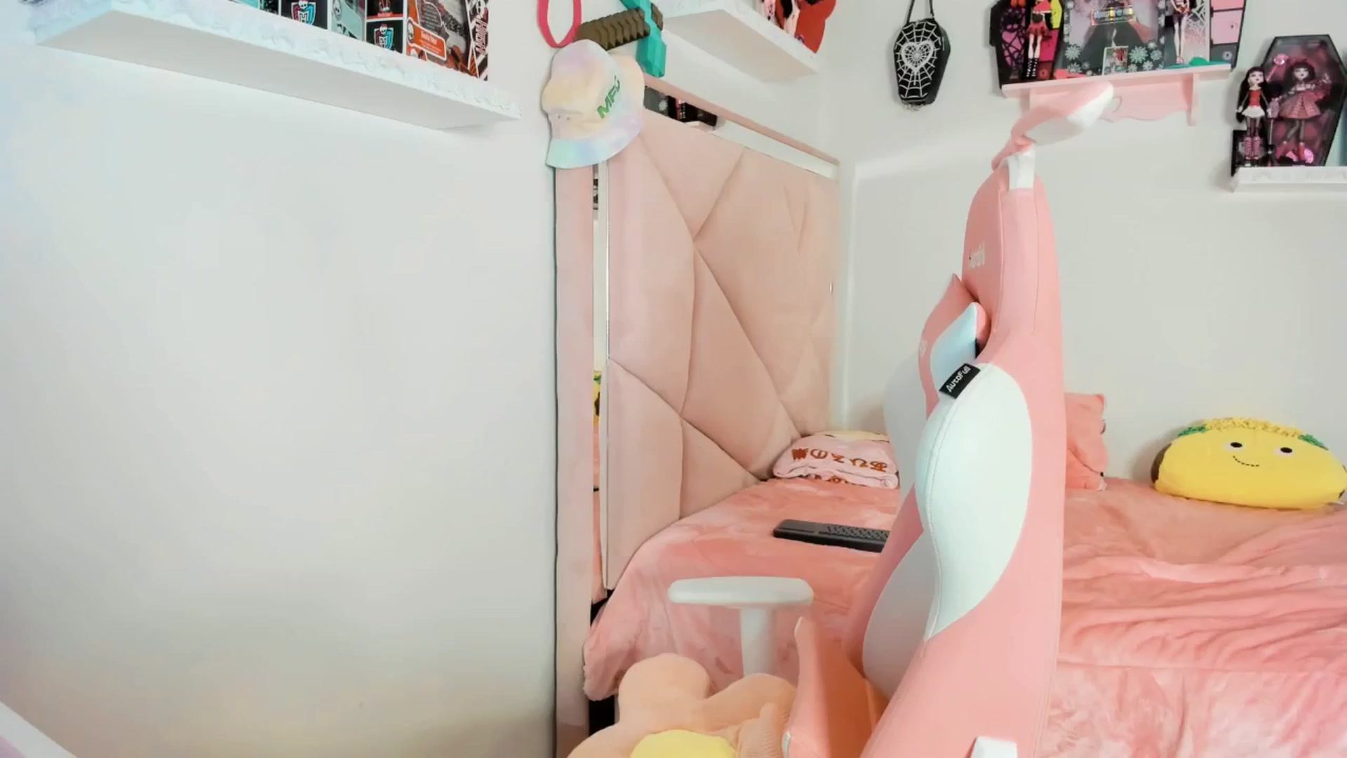 Gallery image thumbnail from Cherrycute666's myfreecams stream on, 02/09/2025, 12:11 image 3 of 20
