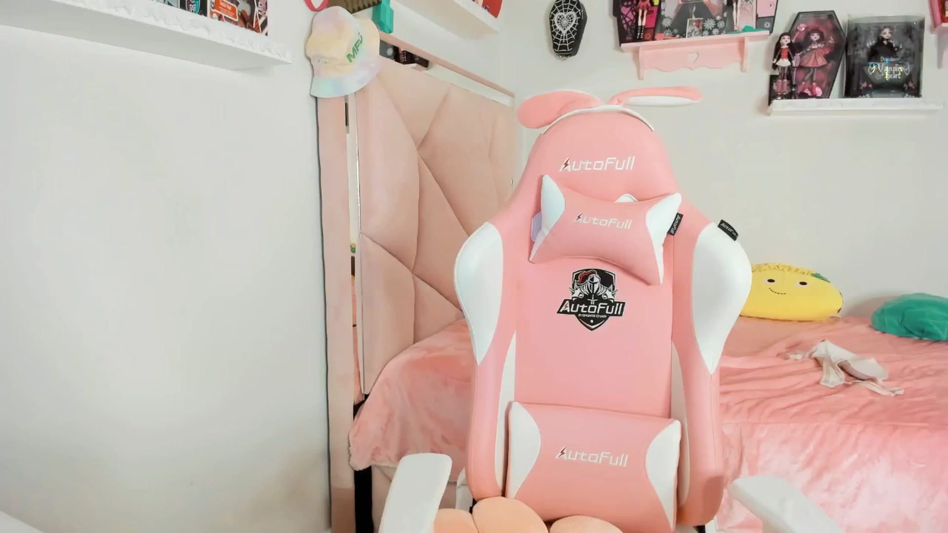Gallery image thumbnail from Cherrycute666's myfreecams stream on, 02/09/2025, 12:11 image 10 of 20