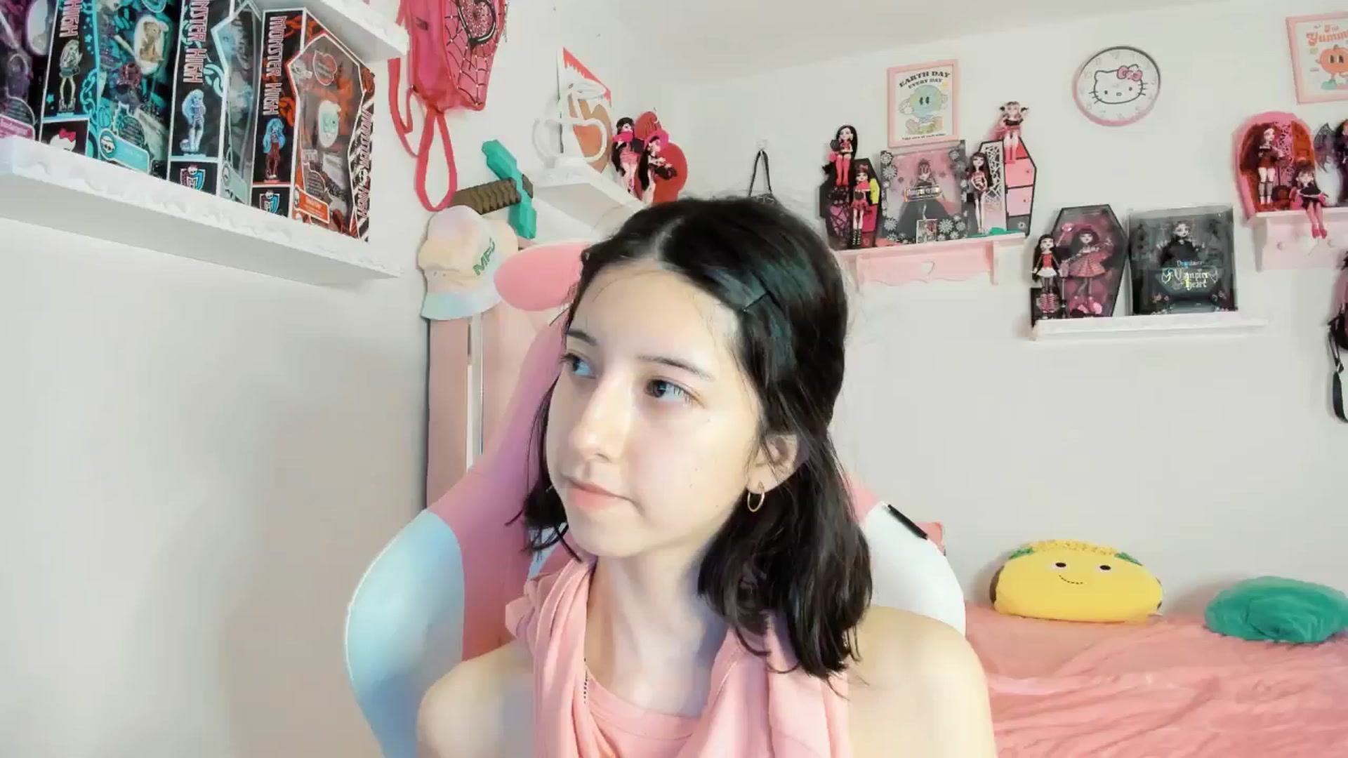 Gallery image thumbnail from Cherrycute666's myfreecams stream on, 02/09/2025, 12:11 image 9 of 20