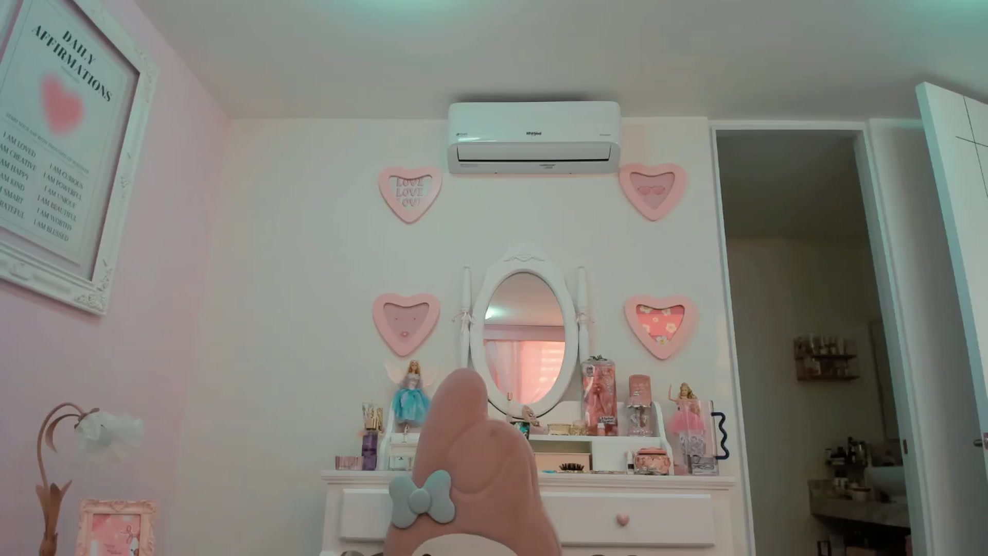 Gallery image thumbnail from Cherrycute666's myfreecams stream on, 02/10/2025, 24:03 image 14 of 20