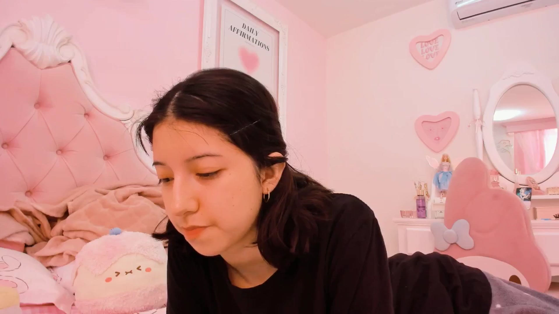 Gallery image thumbnail from Cherrycute666's myfreecams stream on, 02/10/2025, 24:03 image 9 of 20
