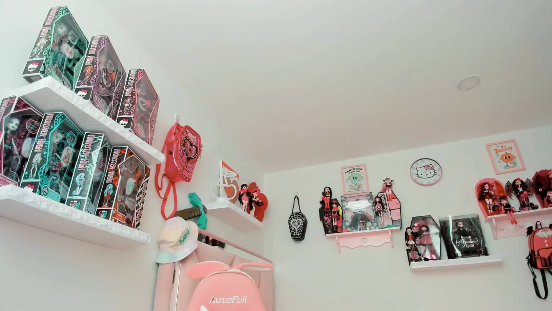 Gallery image thumbnail from Cherrycute666's myfreecams stream on, 02/10/2025, 24:03 image 1 of 20