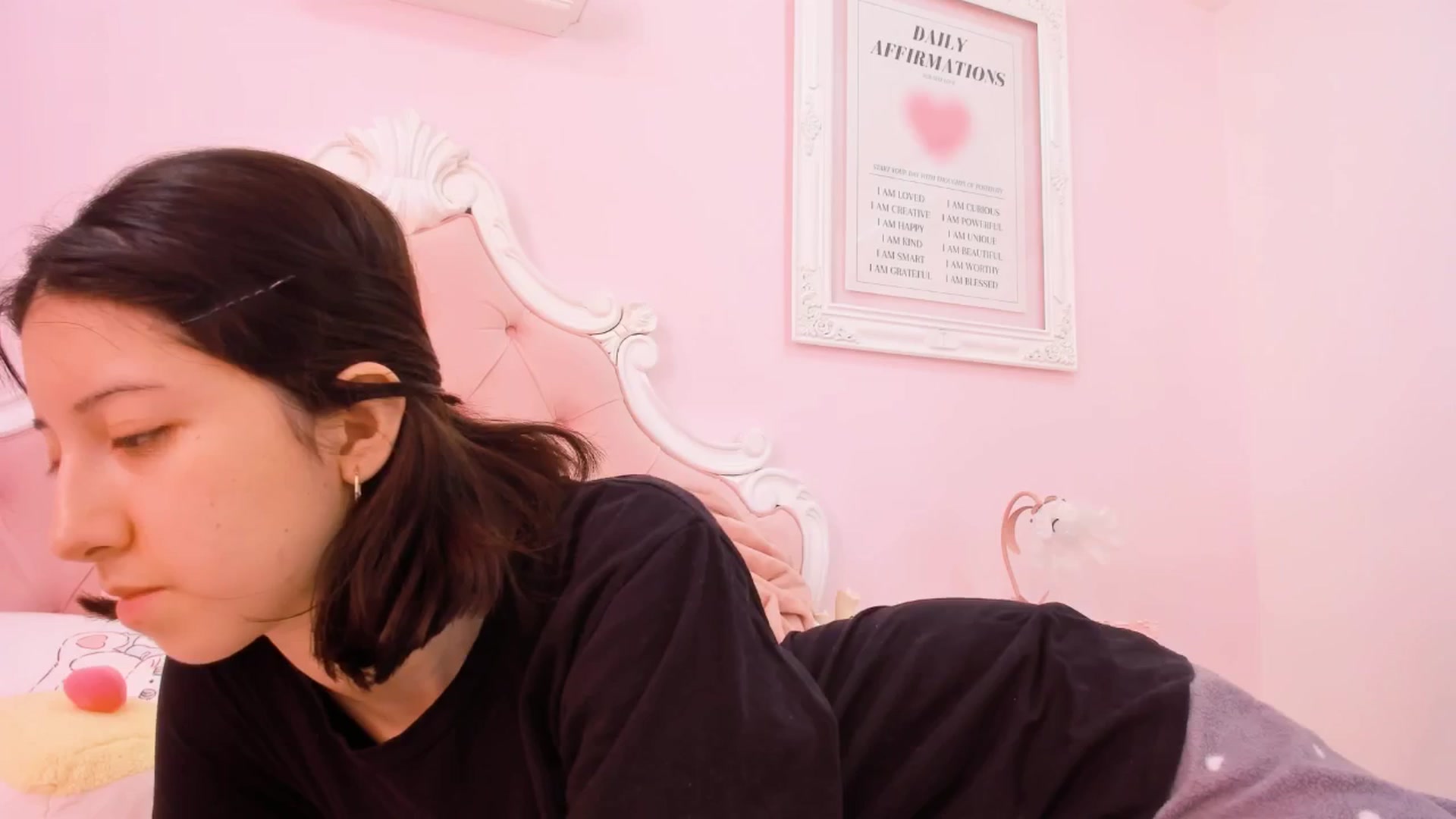 Gallery image thumbnail from Cherrycute666's myfreecams stream on, 02/10/2025, 24:03 image 7 of 20
