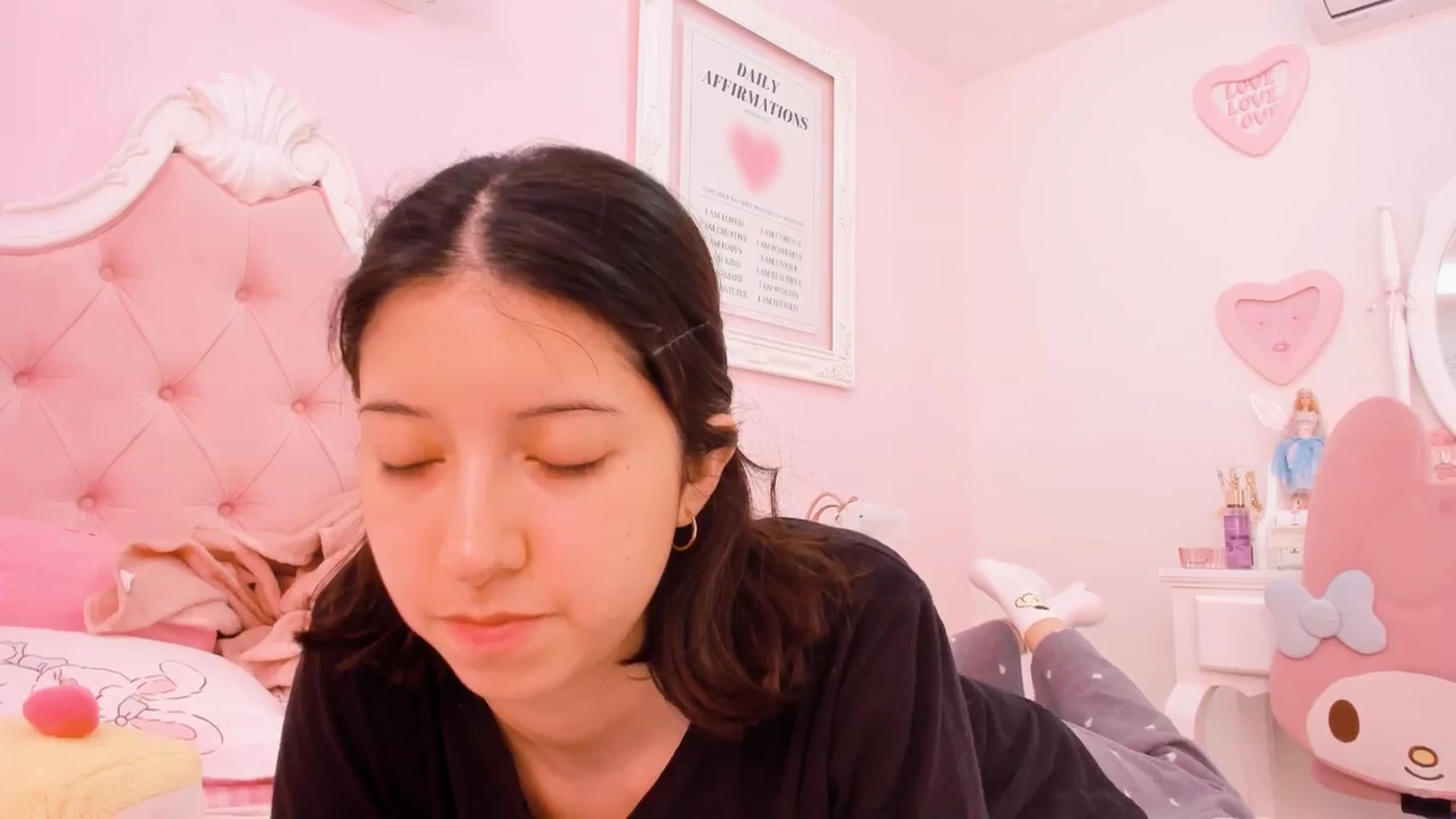 Gallery image thumbnail from Cherrycute666's myfreecams stream on, 02/10/2025, 24:03 image 8 of 20