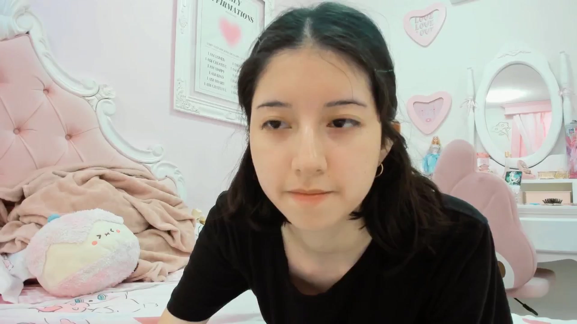 Gallery image thumbnail from Cherrycute666's myfreecams stream on, 02/10/2025, 24:03 image 16 of 20